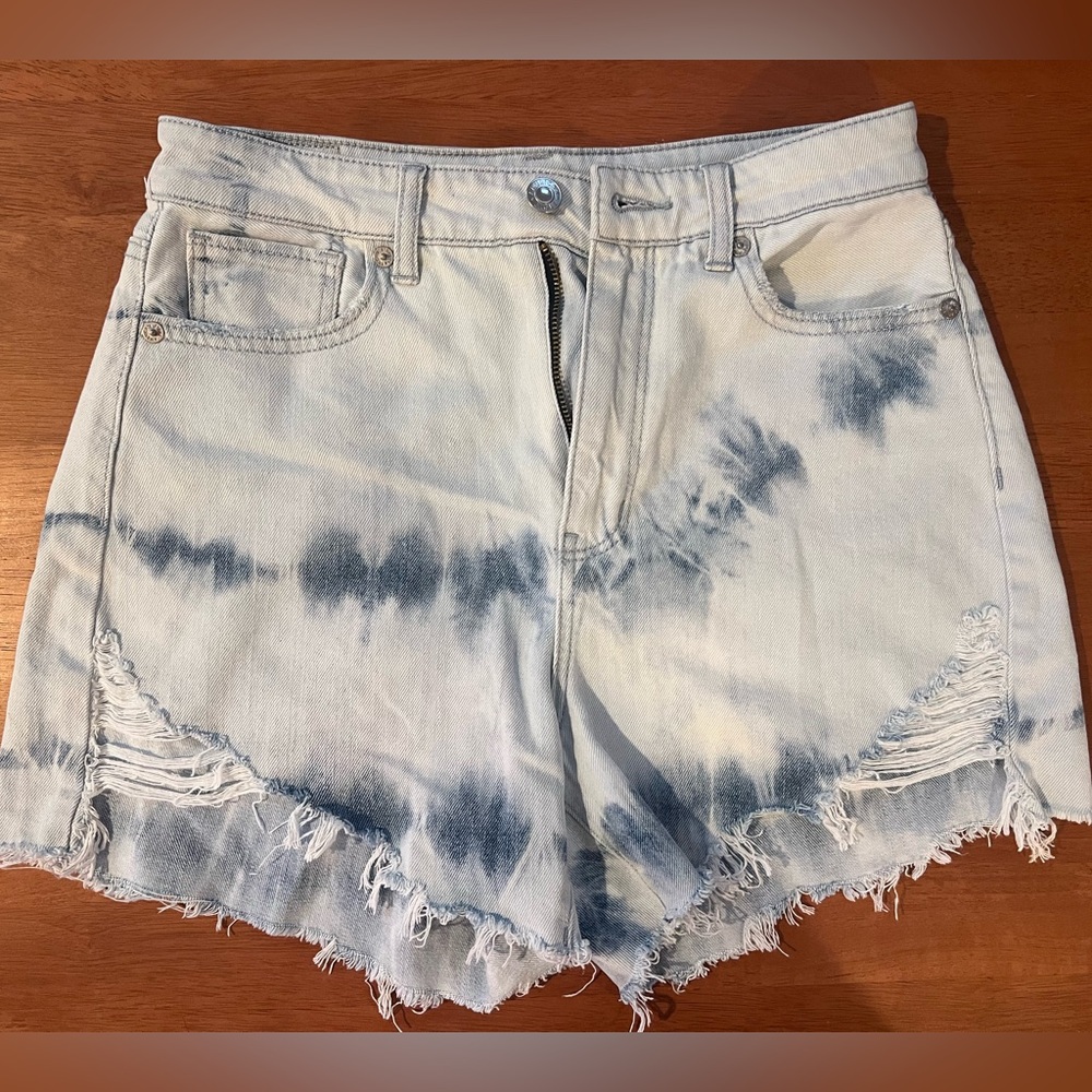 American Eagle Ripped Pattern Light Wash Denim Shorts
